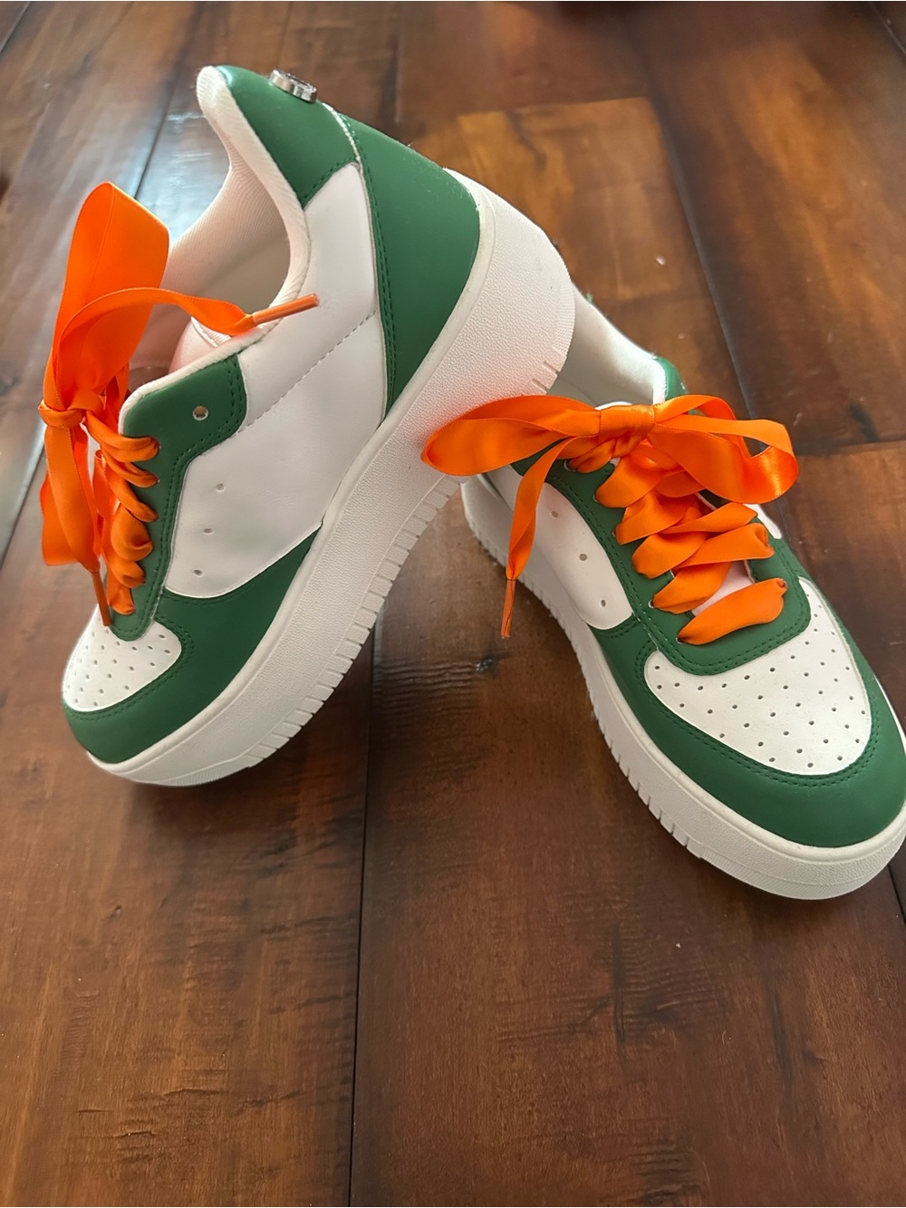 Steve MaddenWhite and Green Platform Sneakers with Orange Satin Laces UMiami